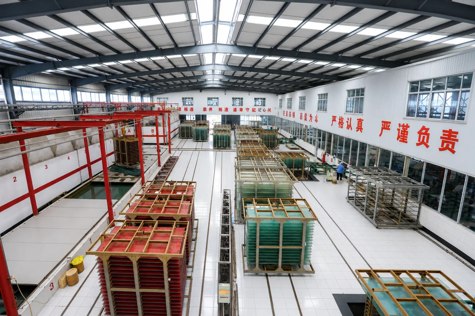 Área de produção de chapas de acrílico